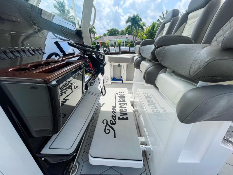 2019 Everglades 435 Center Console