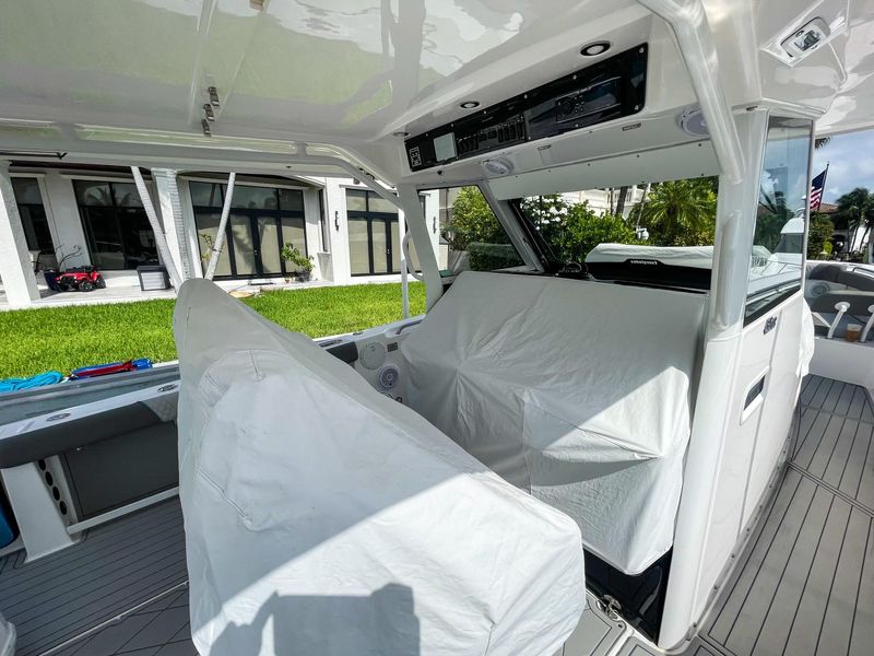 2019 Everglades 435 Center Console