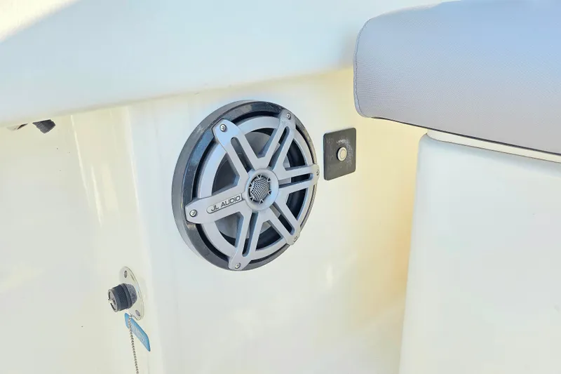  Yacht Photos Pics 2018 World Cat 280 DC-X boat with JL Audio speaker detail.
