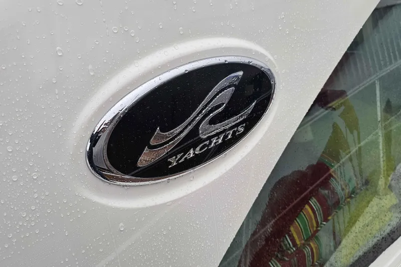  Yacht Photos Pics Close-up of Sea Ray 60 Sundancer 2007 yacht logo with raindrops.