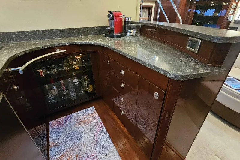  Yacht Photos Pics Luxurious 2007 Sea Ray 60 Sundancer yacht interior with elegant bar and marble countertop.