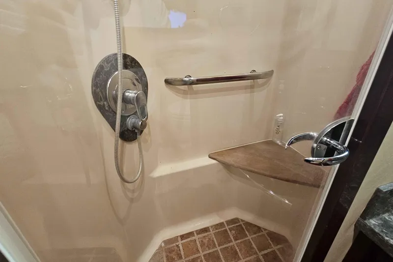  Yacht Photos Pics Shower area in 2007 Sea Ray 60 Sundancer yacht with seat and handheld showerhead.