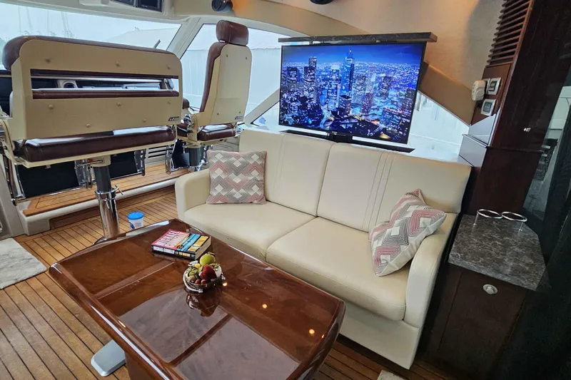  Yacht Photos Pics Luxurious 2007 Sea Ray 60 Sundancer interior with plush seating and modern amenities.