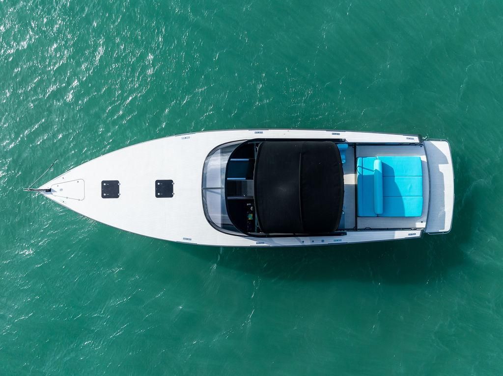 2015 VanDutch 55 