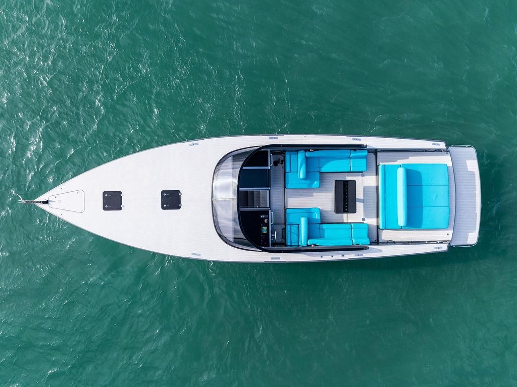 2015 VanDutch 55 