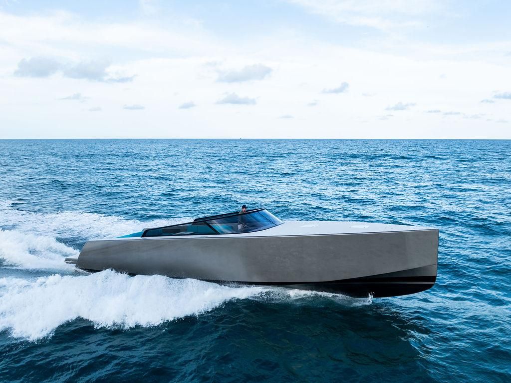 2015 VanDutch 55 