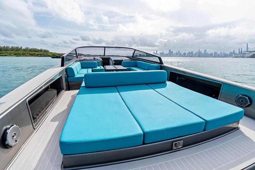 2015 VanDutch 55 