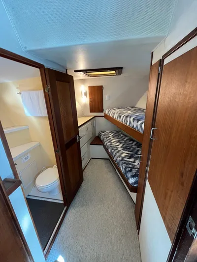 Hatt'rific Day Yacht Photos Pics Bow Stateroom /ensuite head