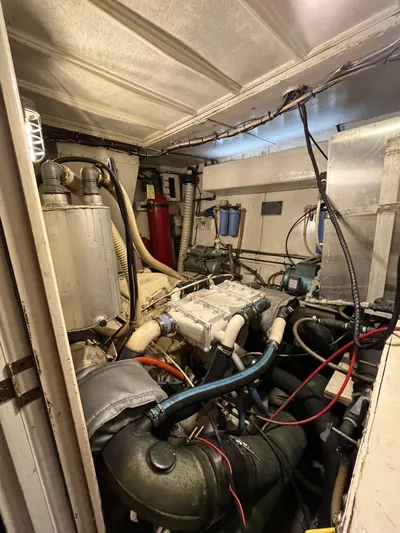 Hatt'rific Day Yacht Photos Pics Stbd. engine room