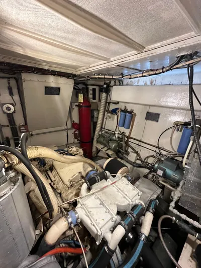 Hatt'rific Day Yacht Photos Pics Stbd engine room