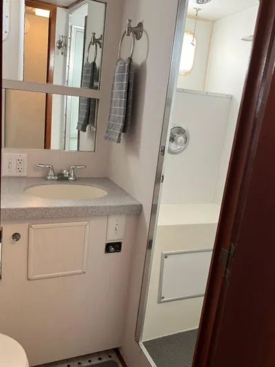 Hatt'rific Day Yacht Photos Pics 