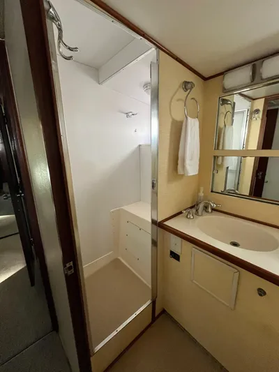 Hatt'rific Day Yacht Photos Pics 