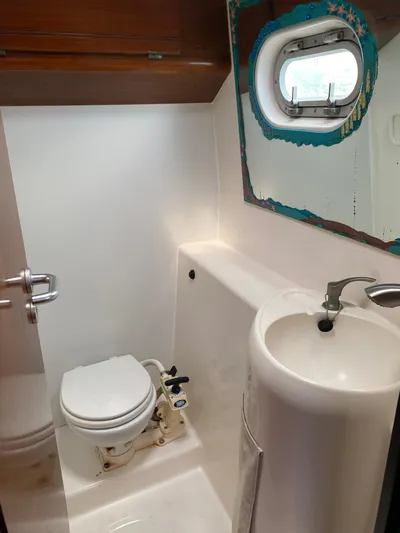 Certitude Yacht Photos Pics Bathroom interior of 1998 Fountaine Pajot Bahia 46 catamaran with toilet and sink.