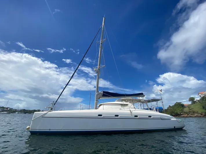 Certitude Yacht Photos Pics 1998 Fountaine Pajot Bahia 46 catamaran sailing on a sunny day with blue skies.