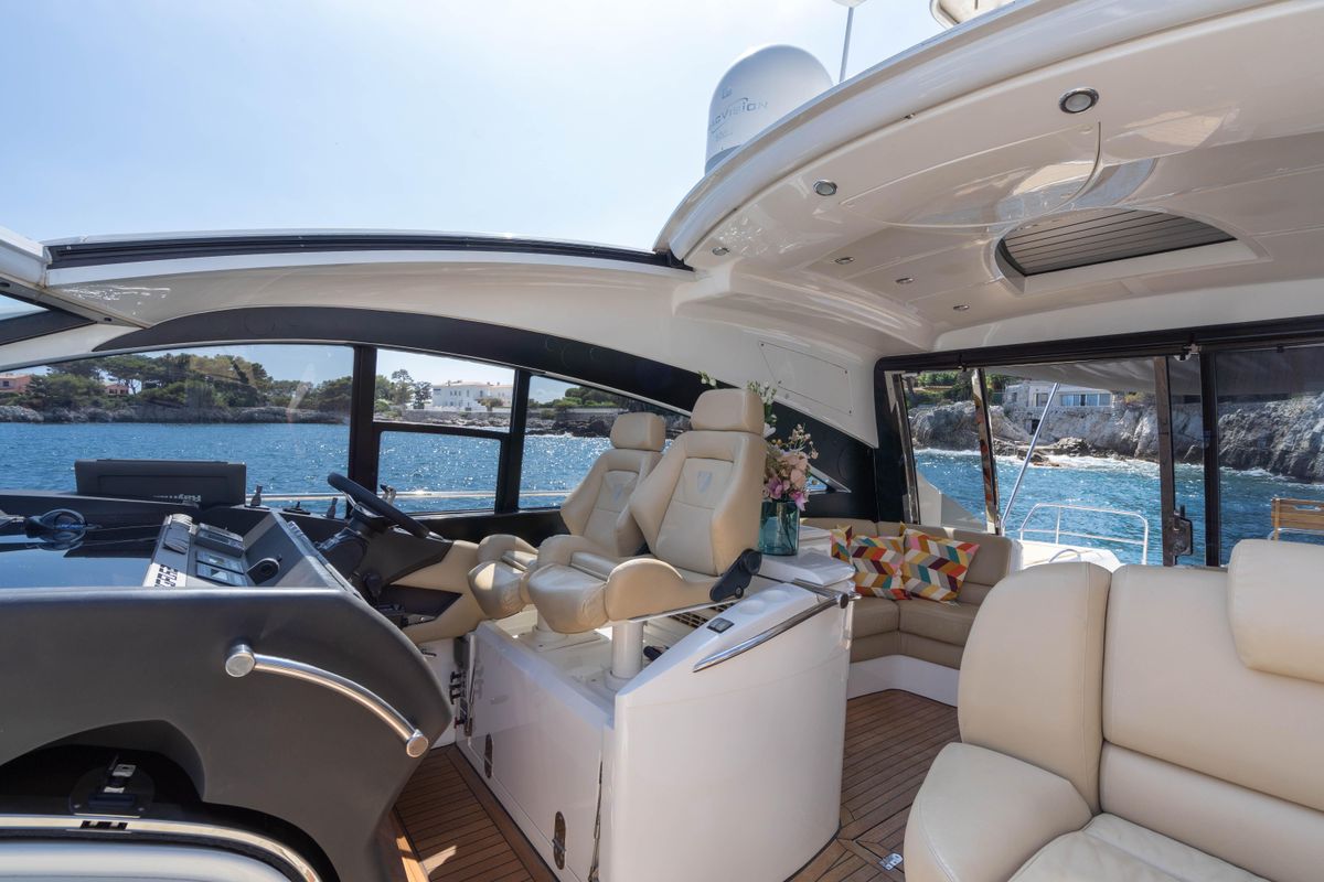 2004 Fairline 61 