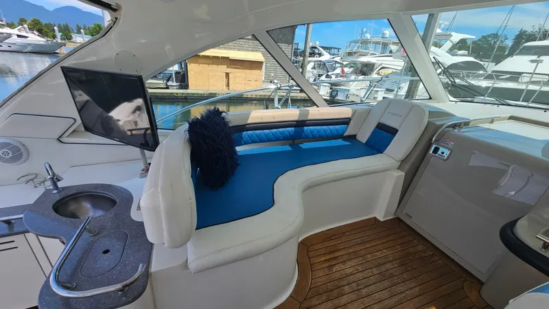 Ii-x-sessive Yacht Photos Pics Luxurious 2006 Sea Ray 48 Sundancer interior with plush seating and modern amenities.