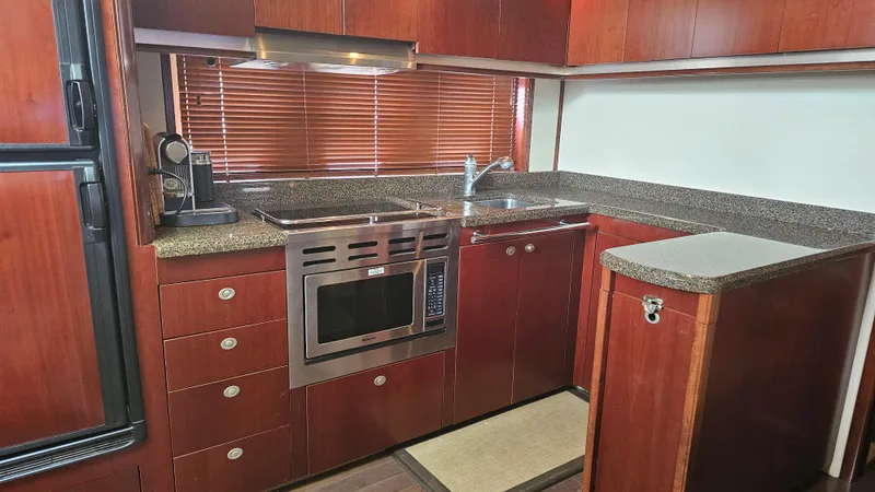 Ii-x-sessive Yacht Photos Pics Luxurious kitchen interior of 2006 Sea Ray 48 Sundancer yacht with modern appliances.
