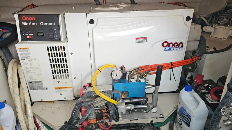 Ii-x-sessive Yacht Photos Pics Onan Marine Genset in 2006 Sea Ray 48 Sundancer engine room.
