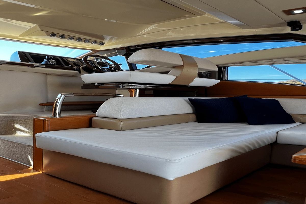 2011 Azimut 47 