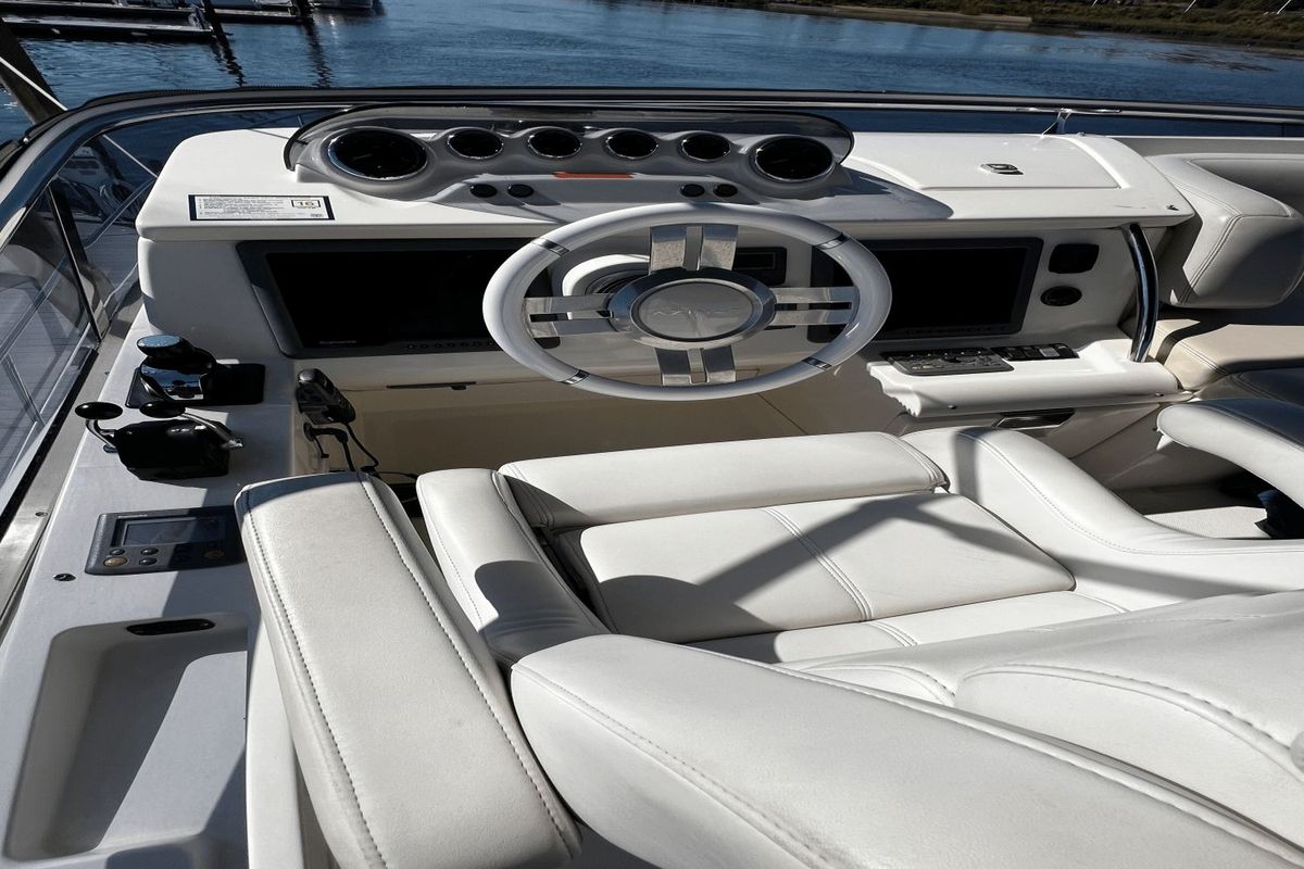 2011 Azimut 47 