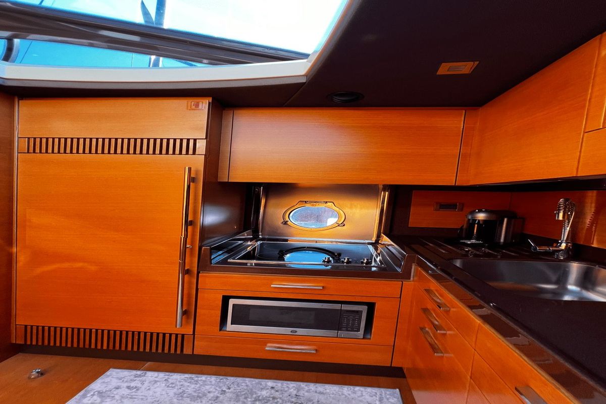 2011 Azimut 47 