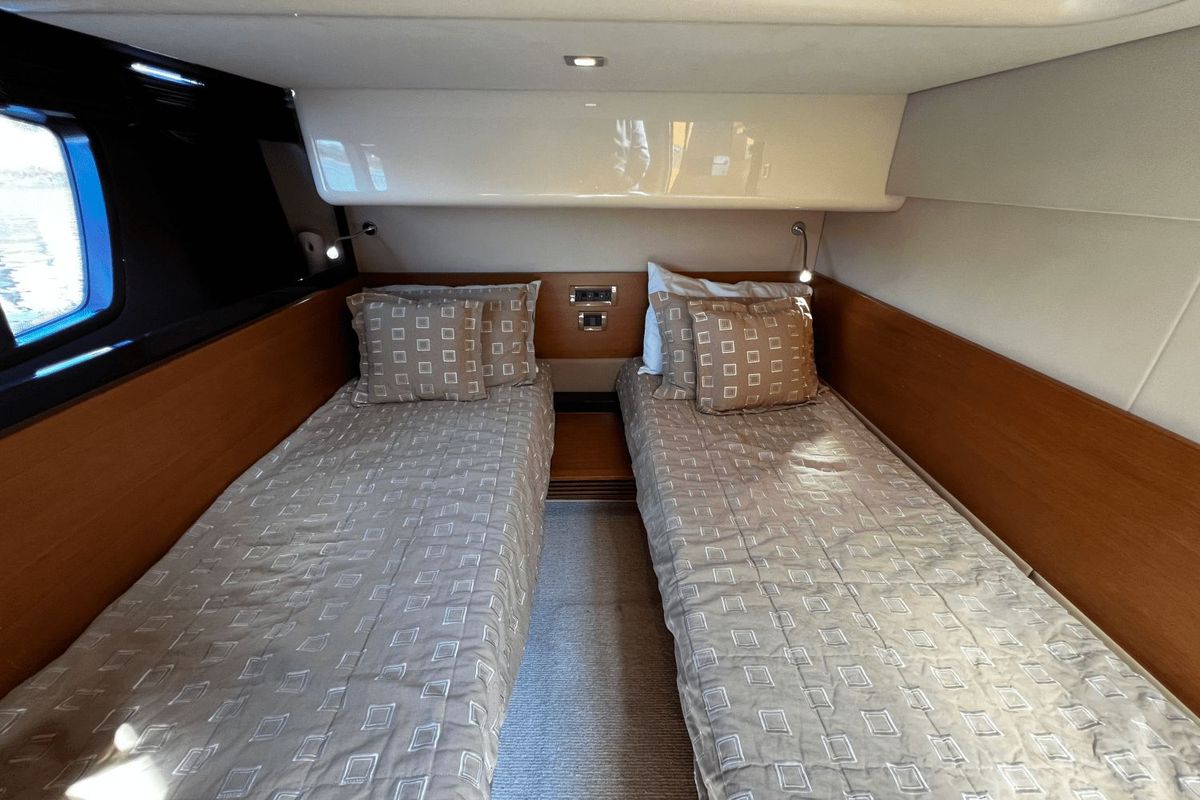 2011 Azimut 47 