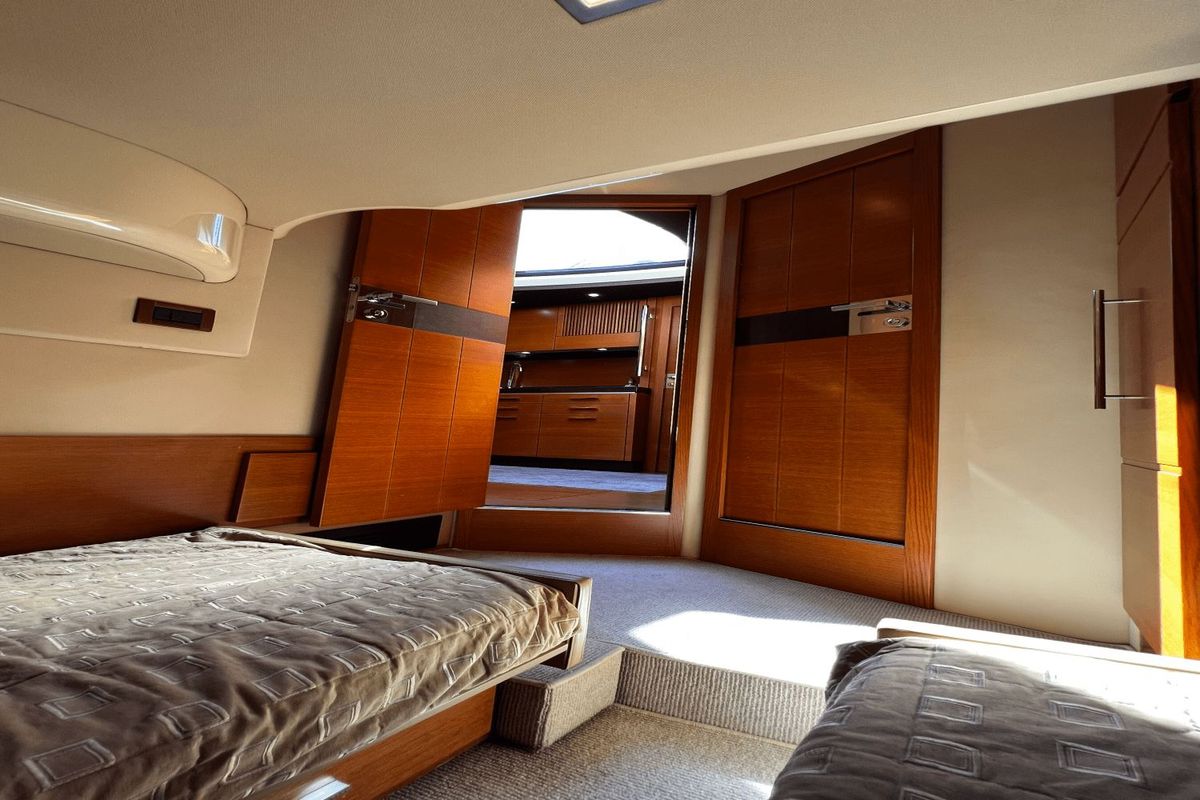 2011 Azimut 47 