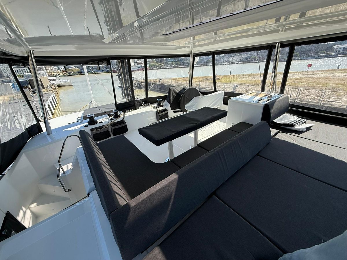 2025 Lagoon 54 