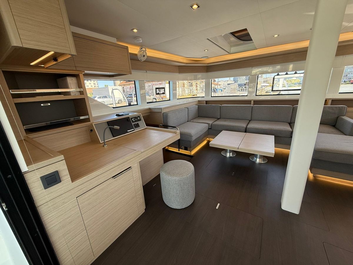 2025 Lagoon 54 