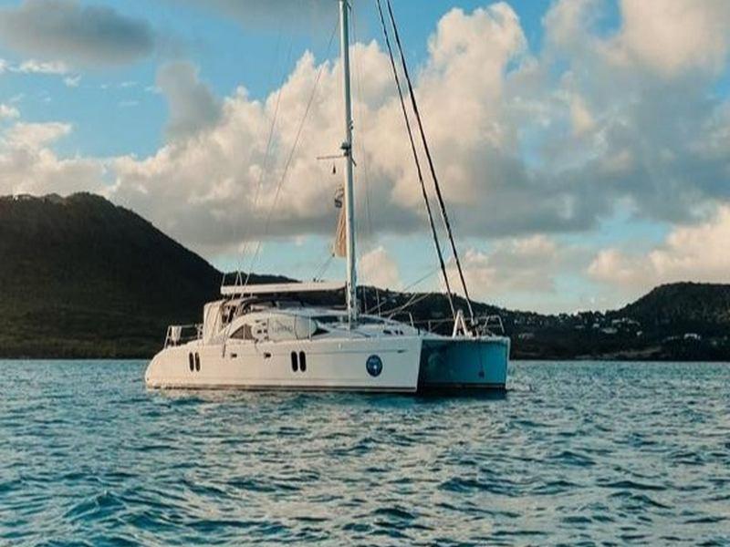 discovery catamaran for sale