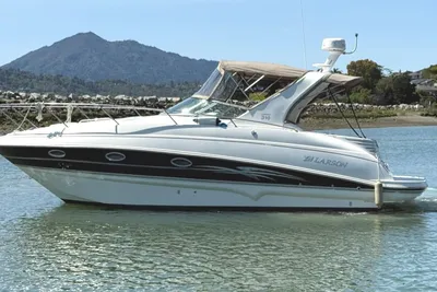 Larson Cabrio 310 Mid-Cabin