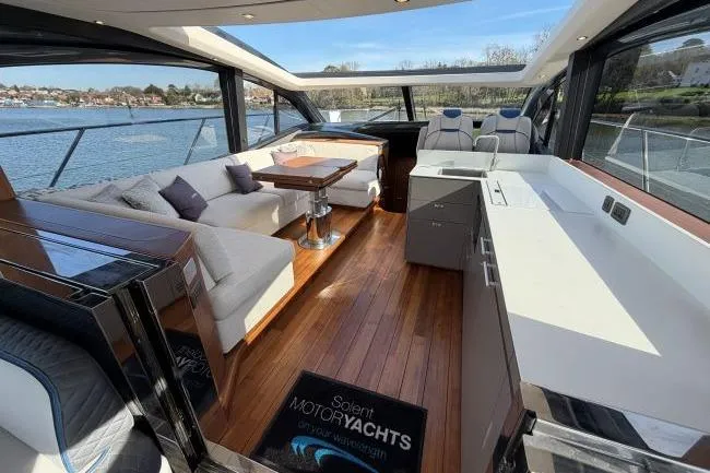  Yacht Photos Pics Princess V55 - Interior