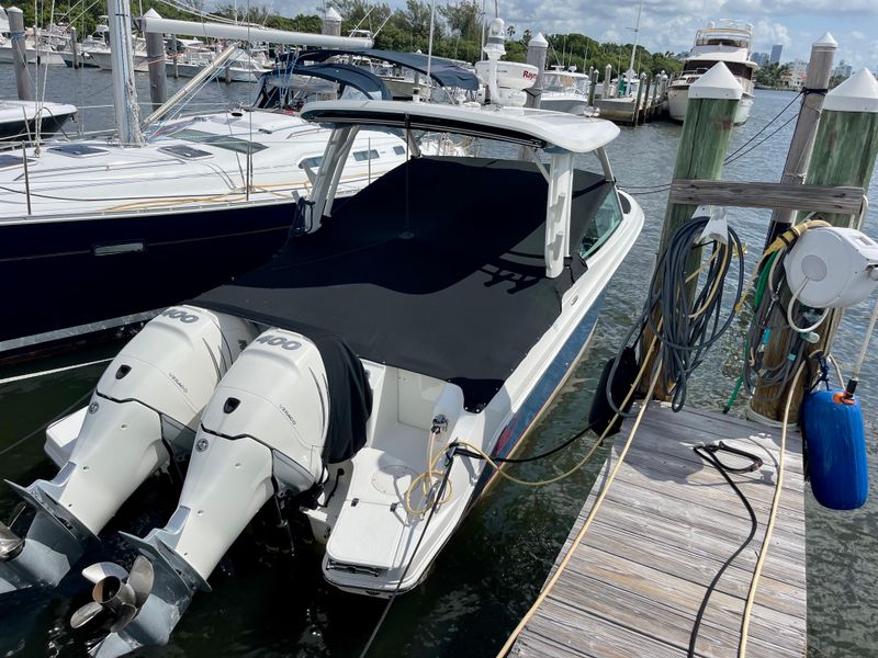 2021 Boston Whaler 270 Vantage