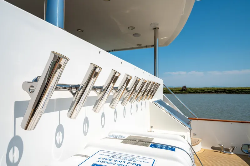 Memory Bank Yacht Photos Pics Ocean Alexander 80 Cockpit Motoryacht 2007, deck view with rod holders and life raft.