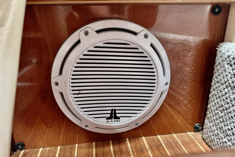  Yacht Photos Pics Speaker on 2008 Sea Ray 330 Sundancer boat, featuring JL Audio system.