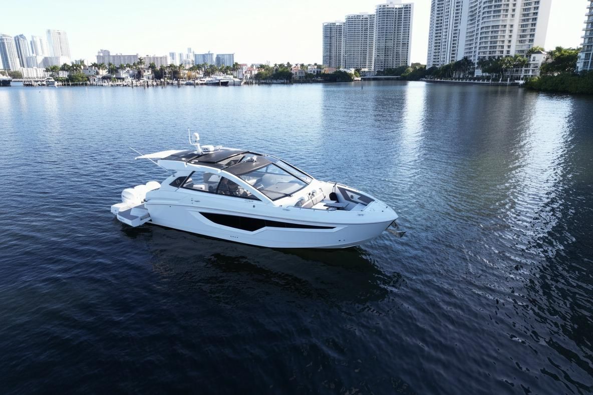 2021 Cruisers Yachts 42 