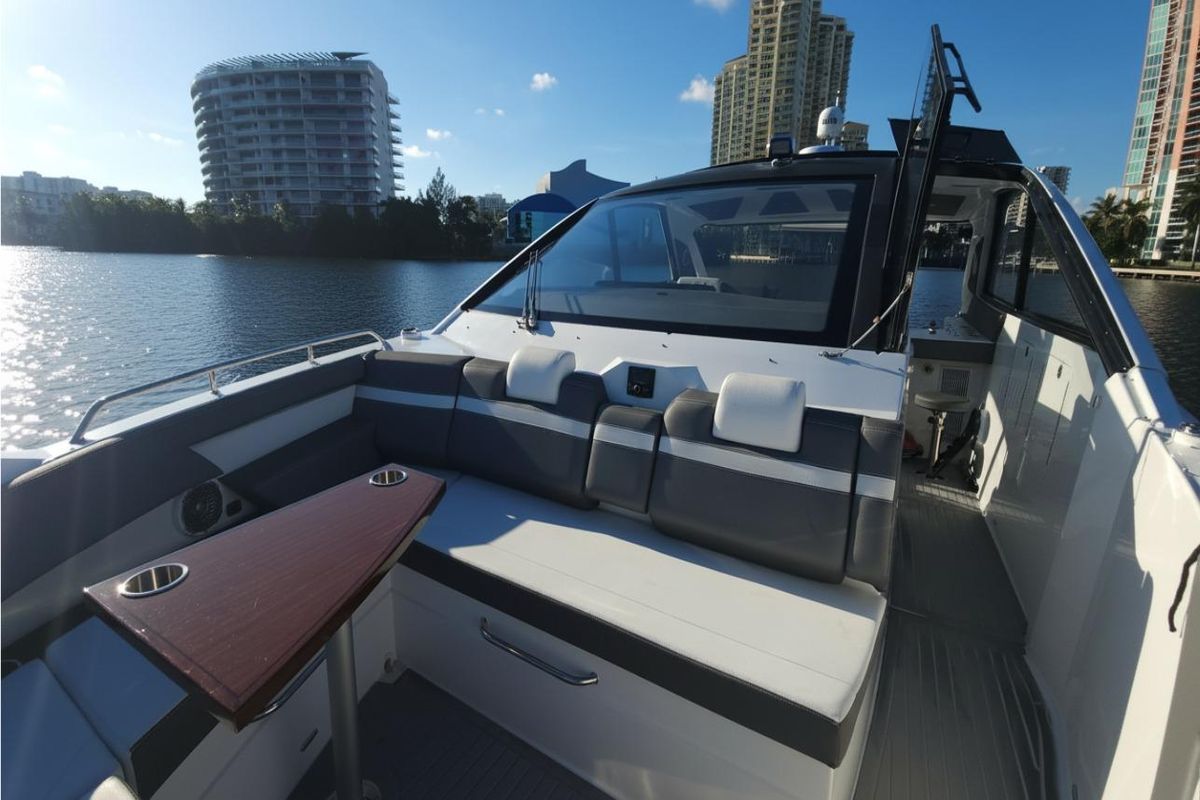 2021 Cruisers Yachts 42 