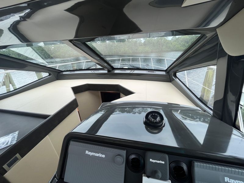 2017 Sea Ray 460 Sundancer NO PODS