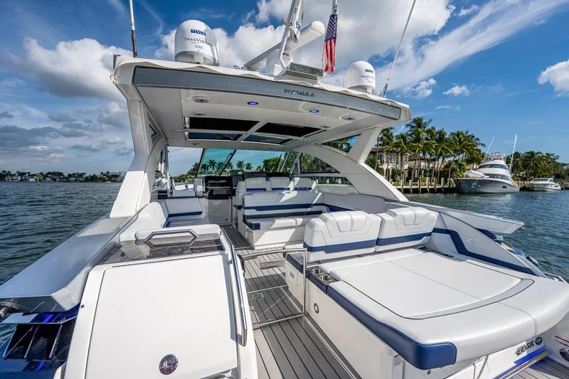  Yacht Photos Pics 2022 Formula 430 SSC luxury yacht on scenic waterfront with palm trees.