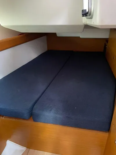 Hygge Yacht Photos Pics Interior cabin of 2017 Jeanneau Sun Odyssey 479 sailboat with dark cushions.