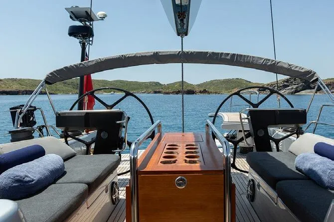 Caiarossa Yacht Photos Pics Luxury Seaway Shipman 72 yacht deck with dual steering wheels, 2009 model, scenic ocean view.