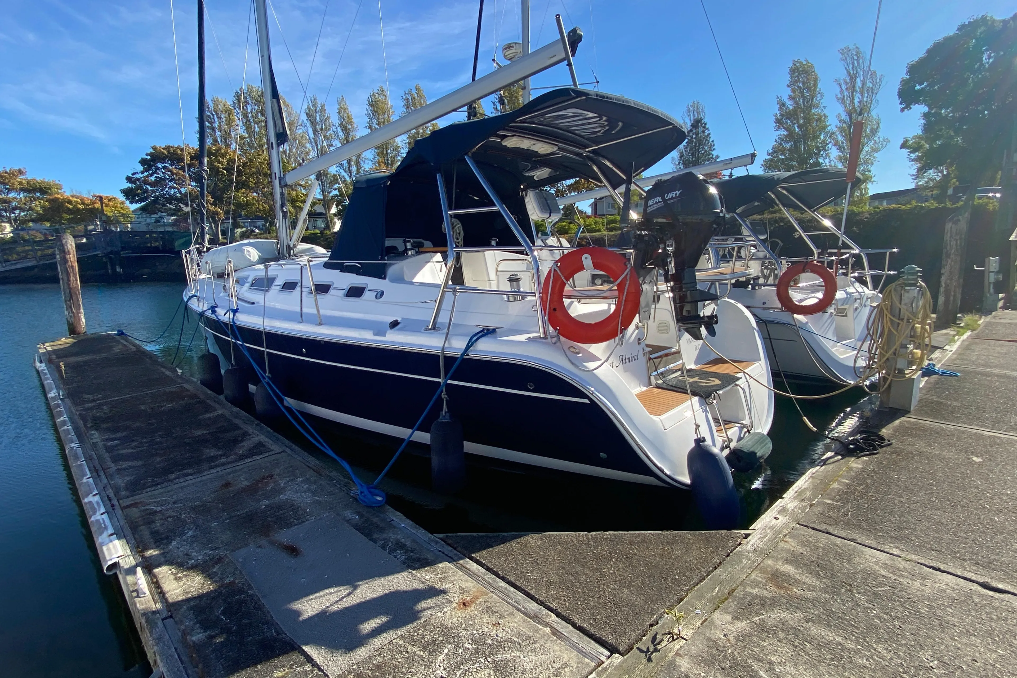 2006 Hunter 38 sailboat docked at marina.