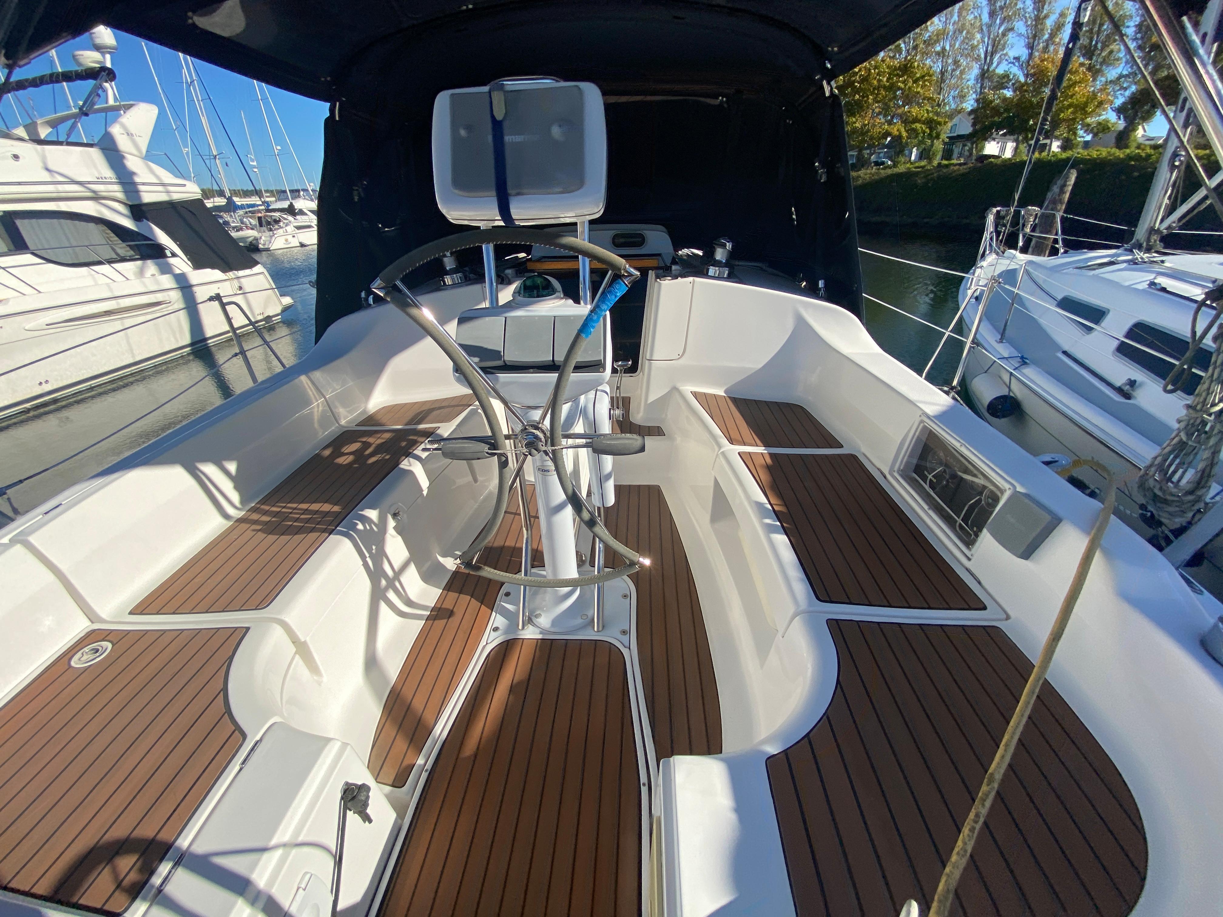 Cockpit of a 2006 Hunter 38 yacht with wooden decks.