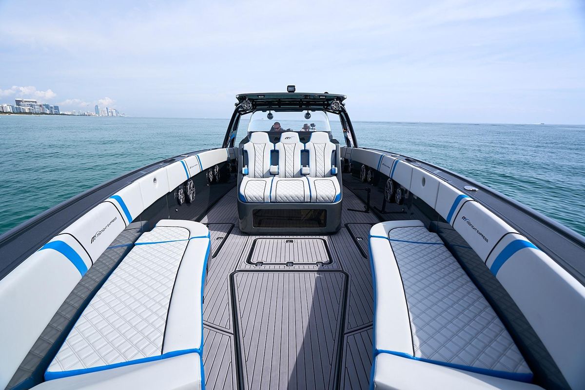 2020 Midnight Express 43 