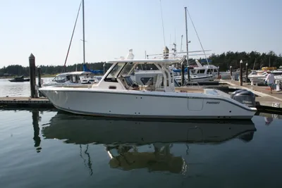 Pursuit S 328 Sport