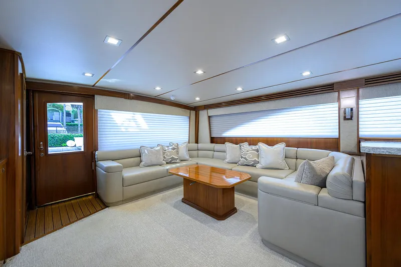 Lamplighter Yacht Photos Pics Viking 80 LAMPLIGHTER -  Salon Entrance & Seating