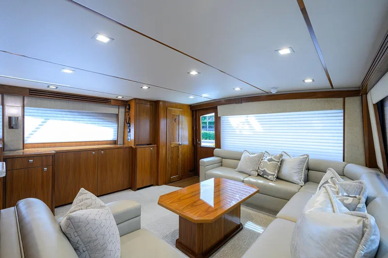 Lamplighter Yacht Photos Pics Viking 80 LAMPLIGHTER -  Salon Entrance & Seating