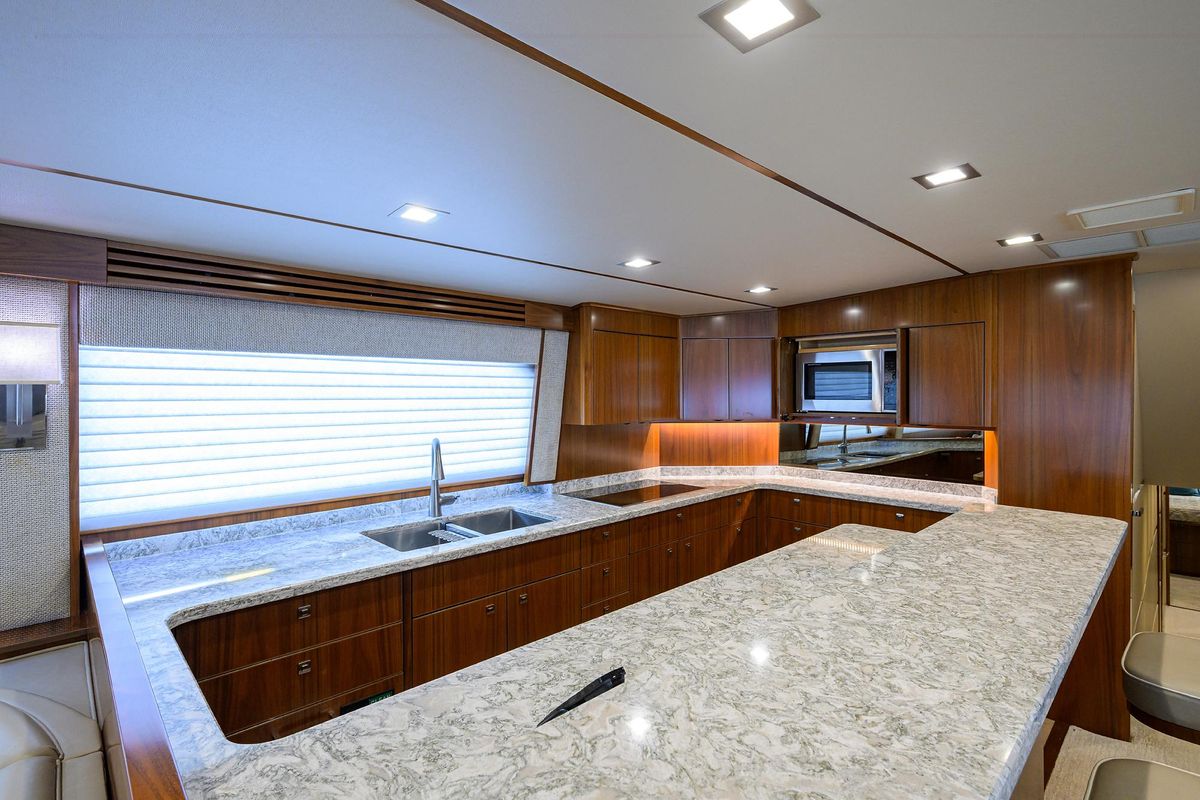 2019 Viking 80 
