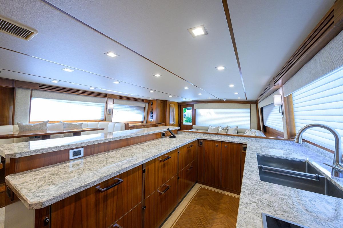 2019 Viking 80 