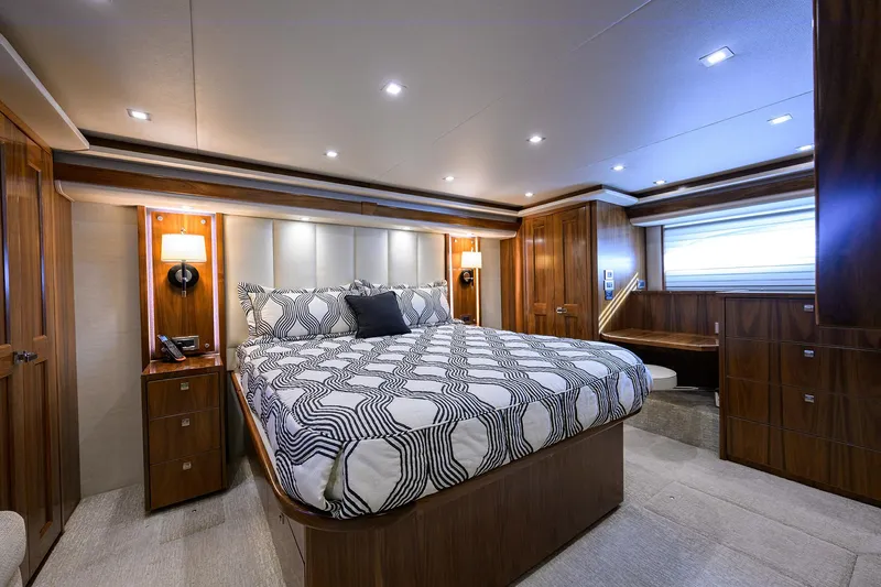 Lamplighter Yacht Photos Pics Viking 80 LAMPLIGHTER -  Master Stateroom Berth